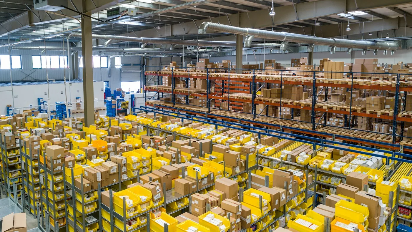 Gudang Distribusi Logistik dan Pengiriman Material Greenhouse Agrokomplek Cemerlang